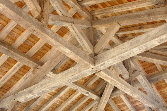 Charpente en bois traditionnelle à Béthune